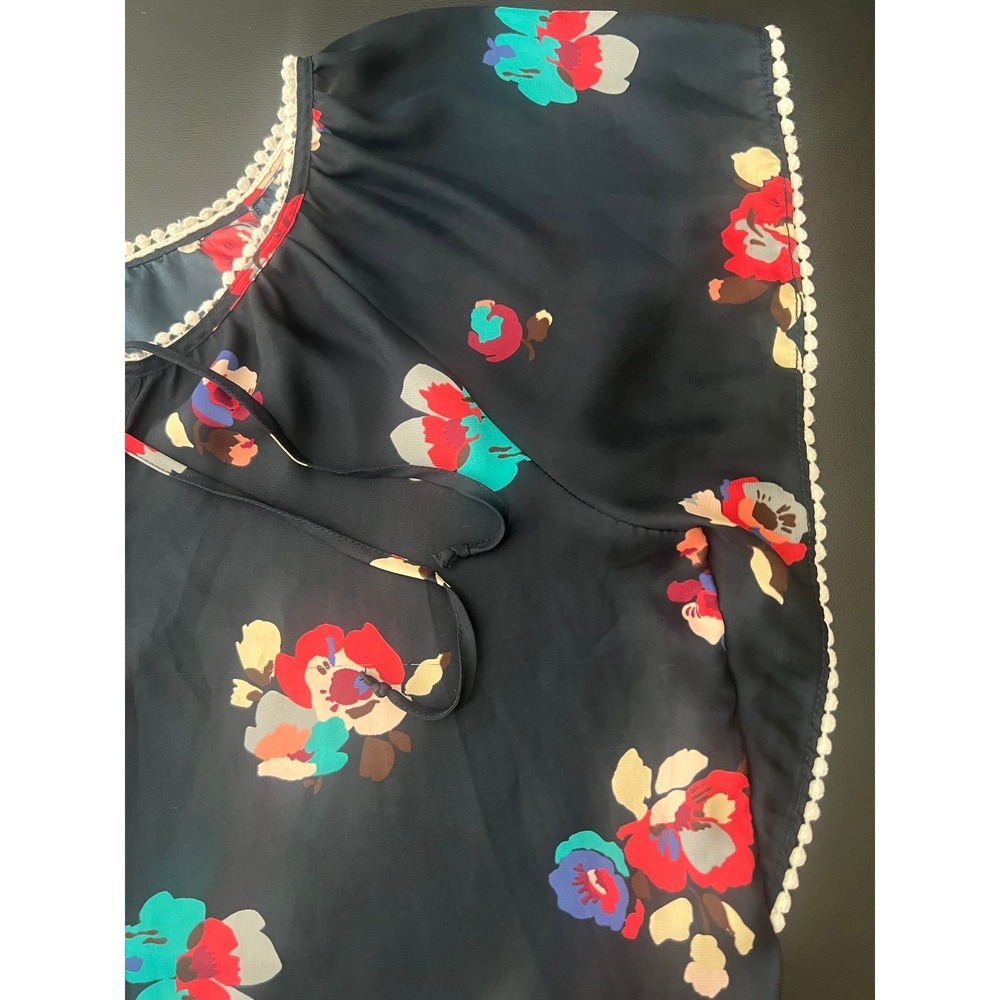 American Eagle Floral Blouse Navy Blue Crochet Lace Trim Medium (1053) - Picture 6 of 12